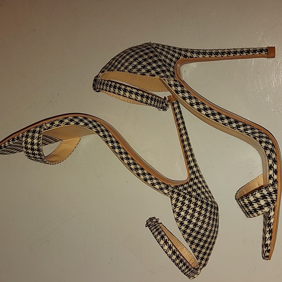 Houndstooth Heels - Picture 2 of 6